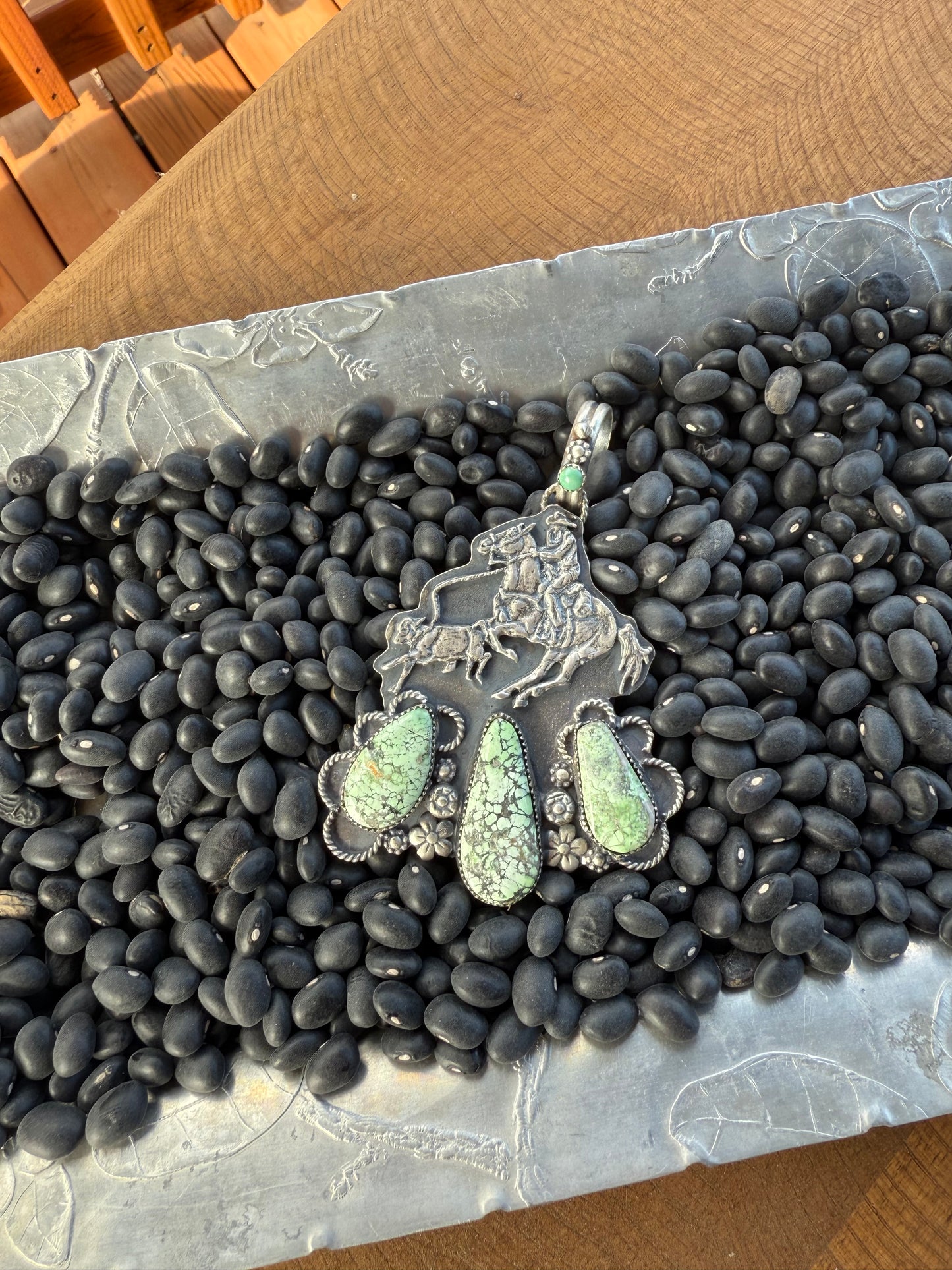 Varisite Calf Roper pendant