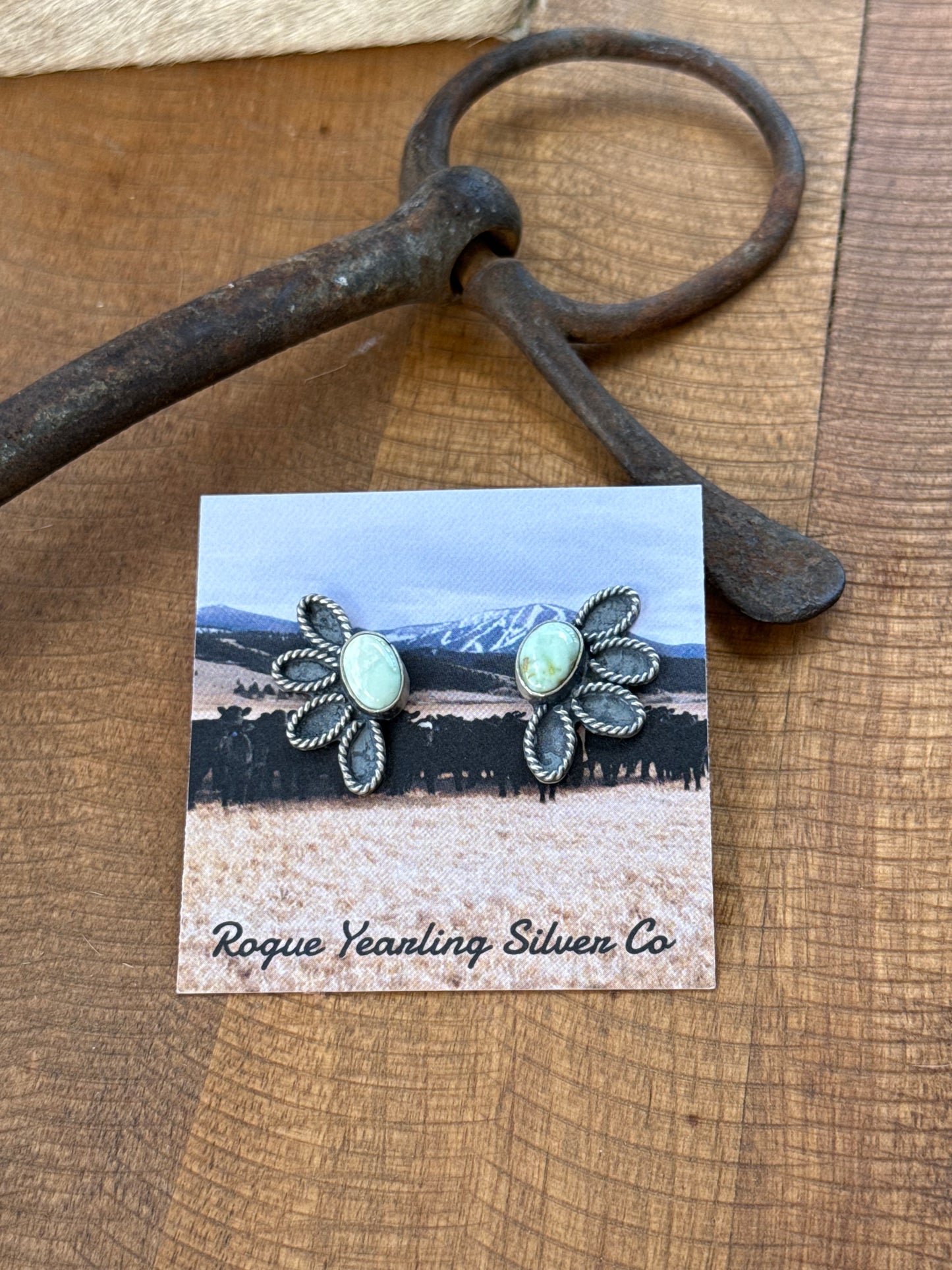 Rope a Daisy studs 🌼