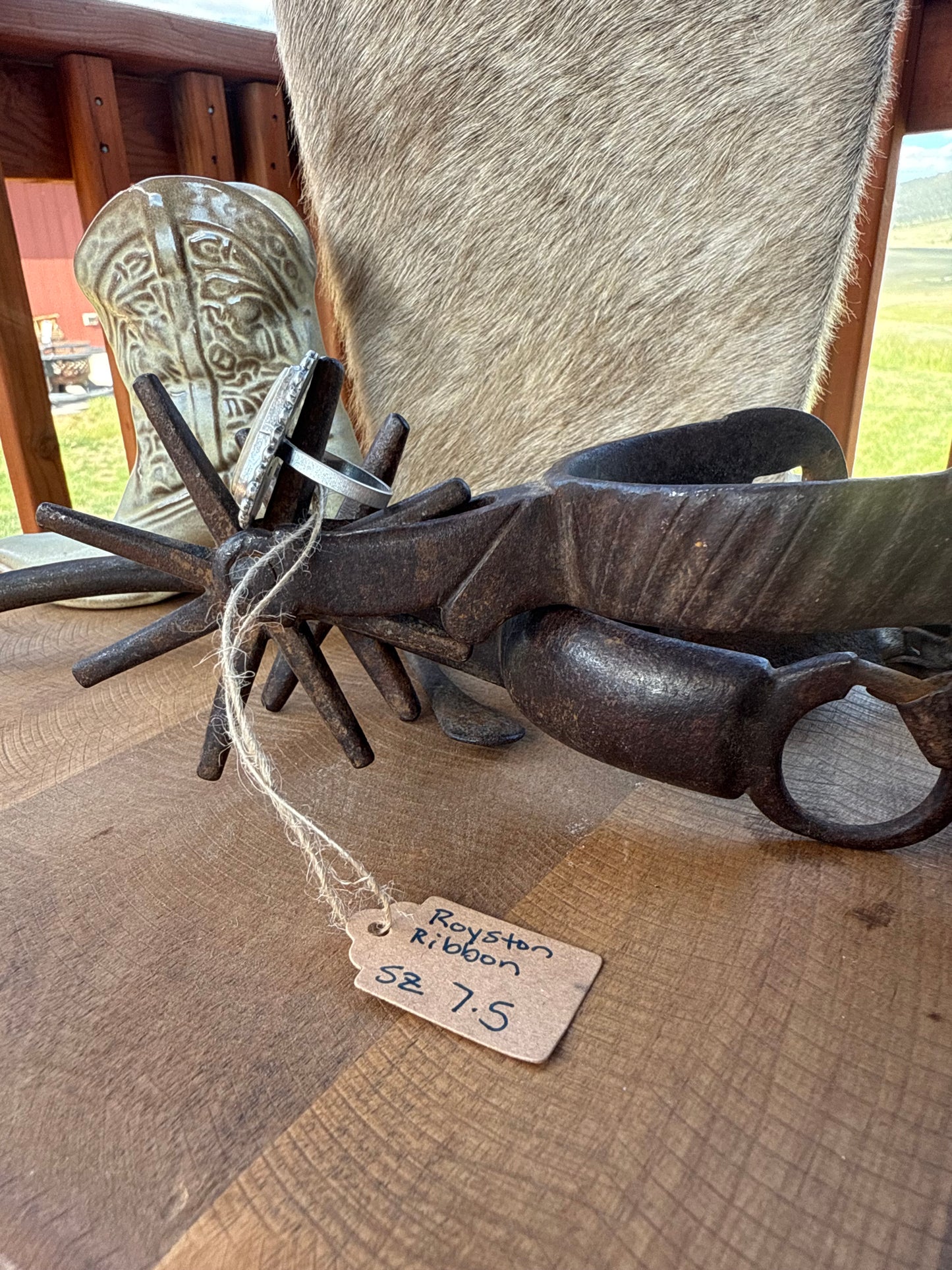 Royston Ribbon ring