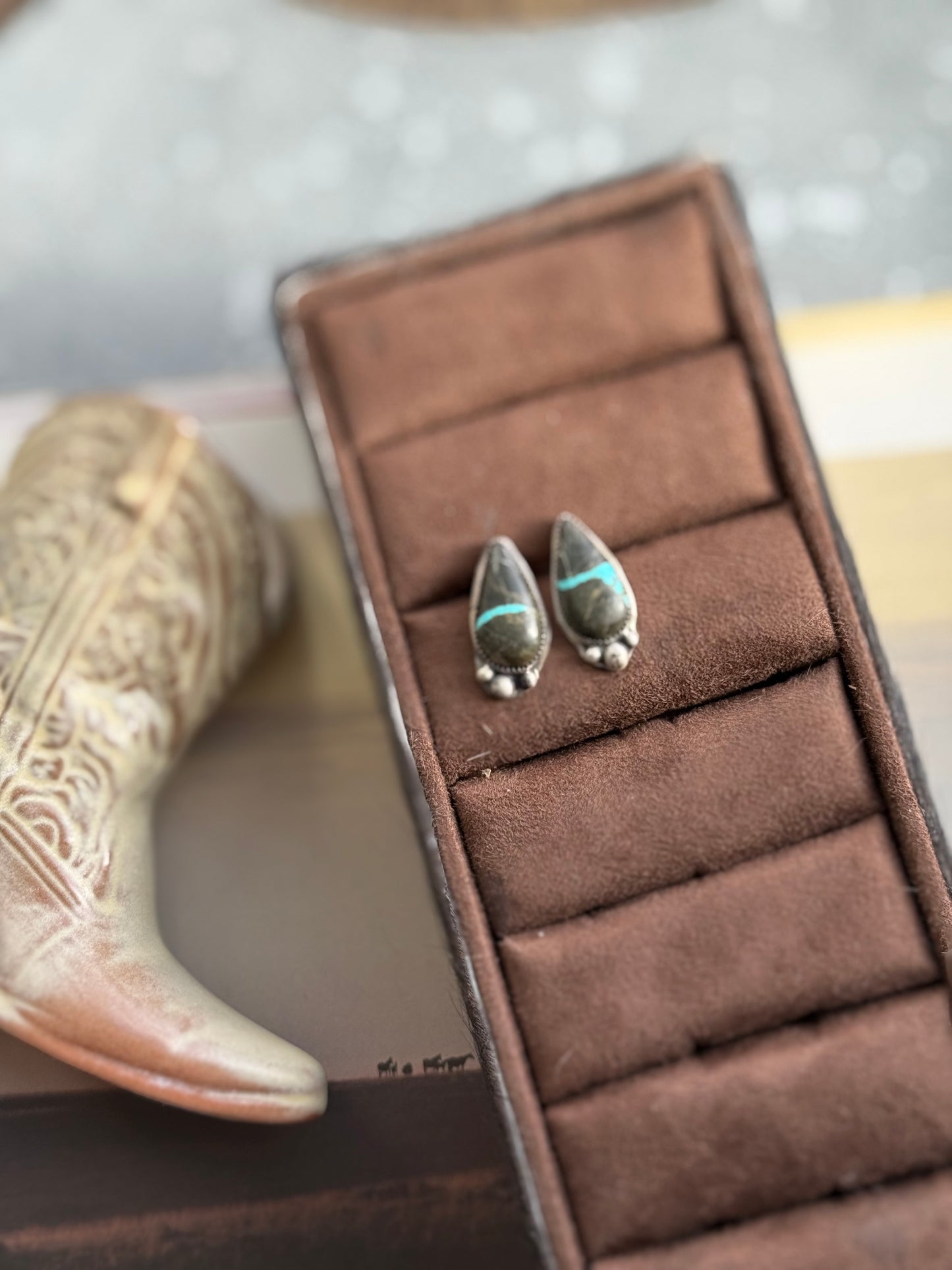 Tyrone ribbon stud earrings