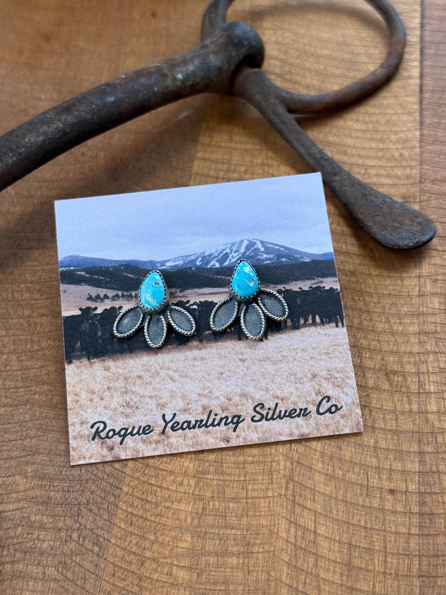 Rope a Daisy studs 🌼