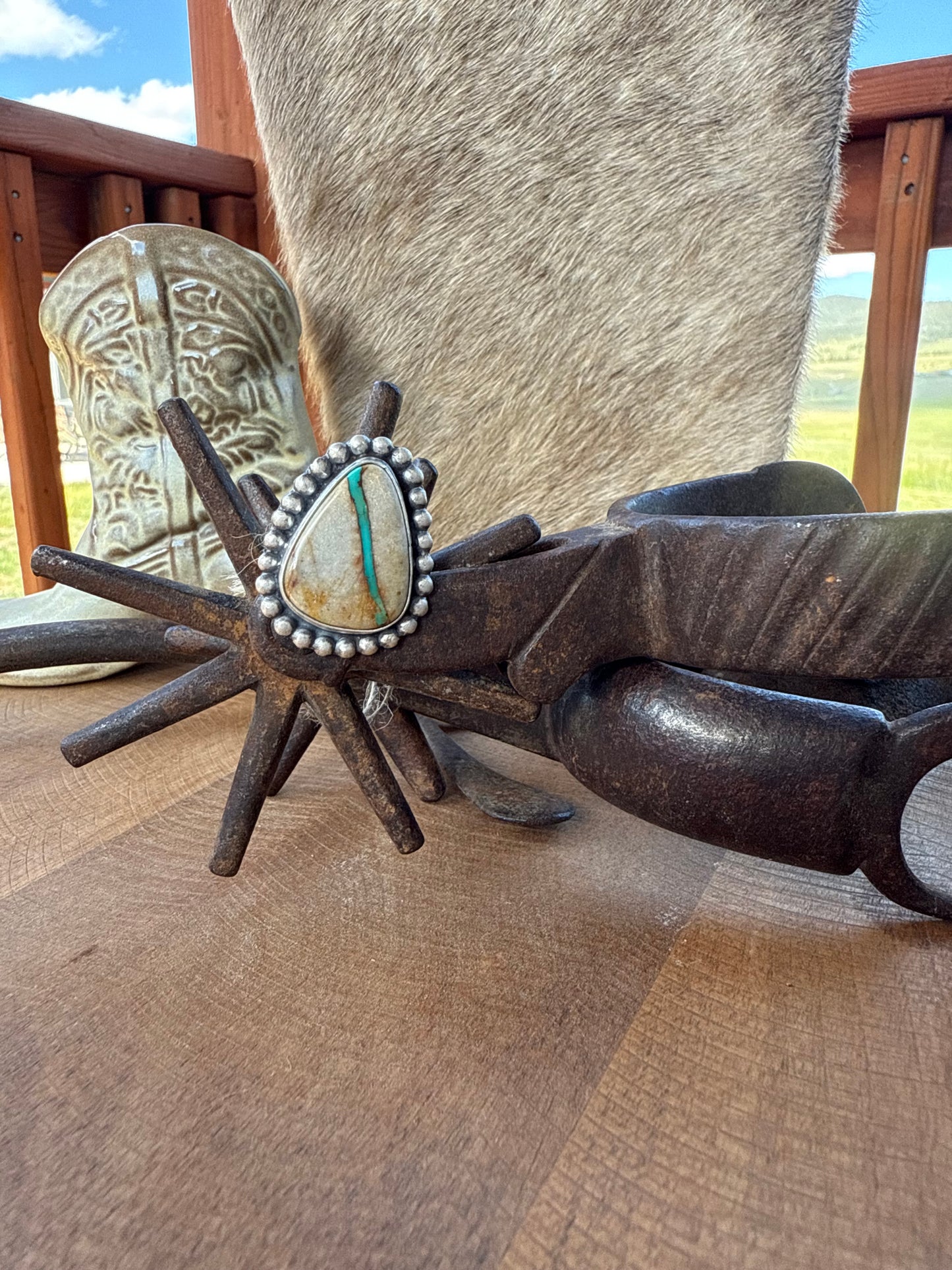 Royston Ribbon ring