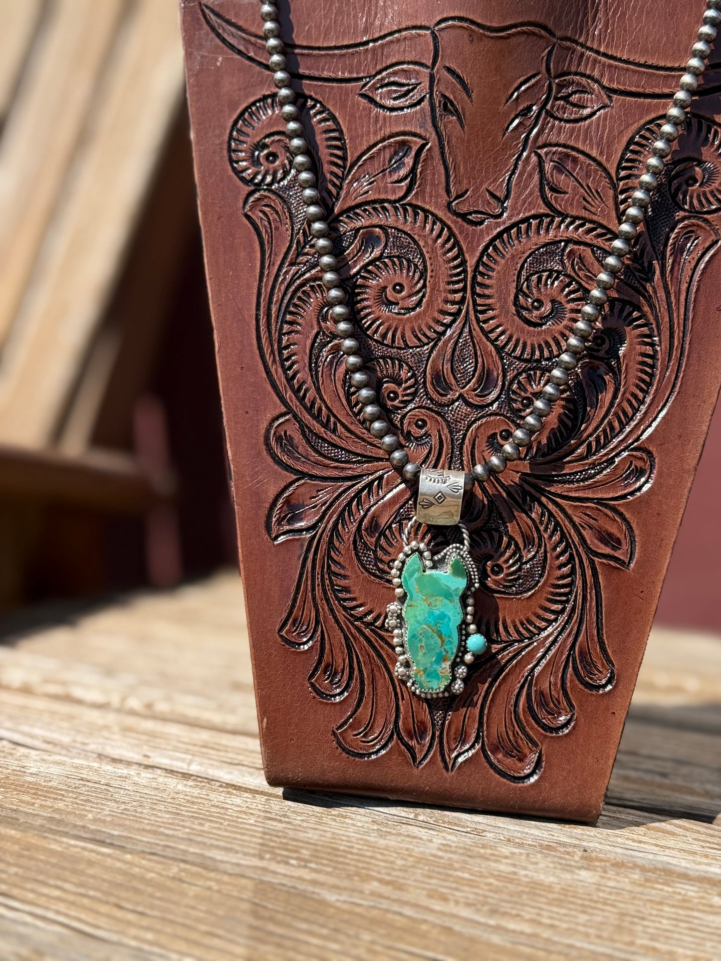 *Raffle* horse pendant on 5mm pearls
