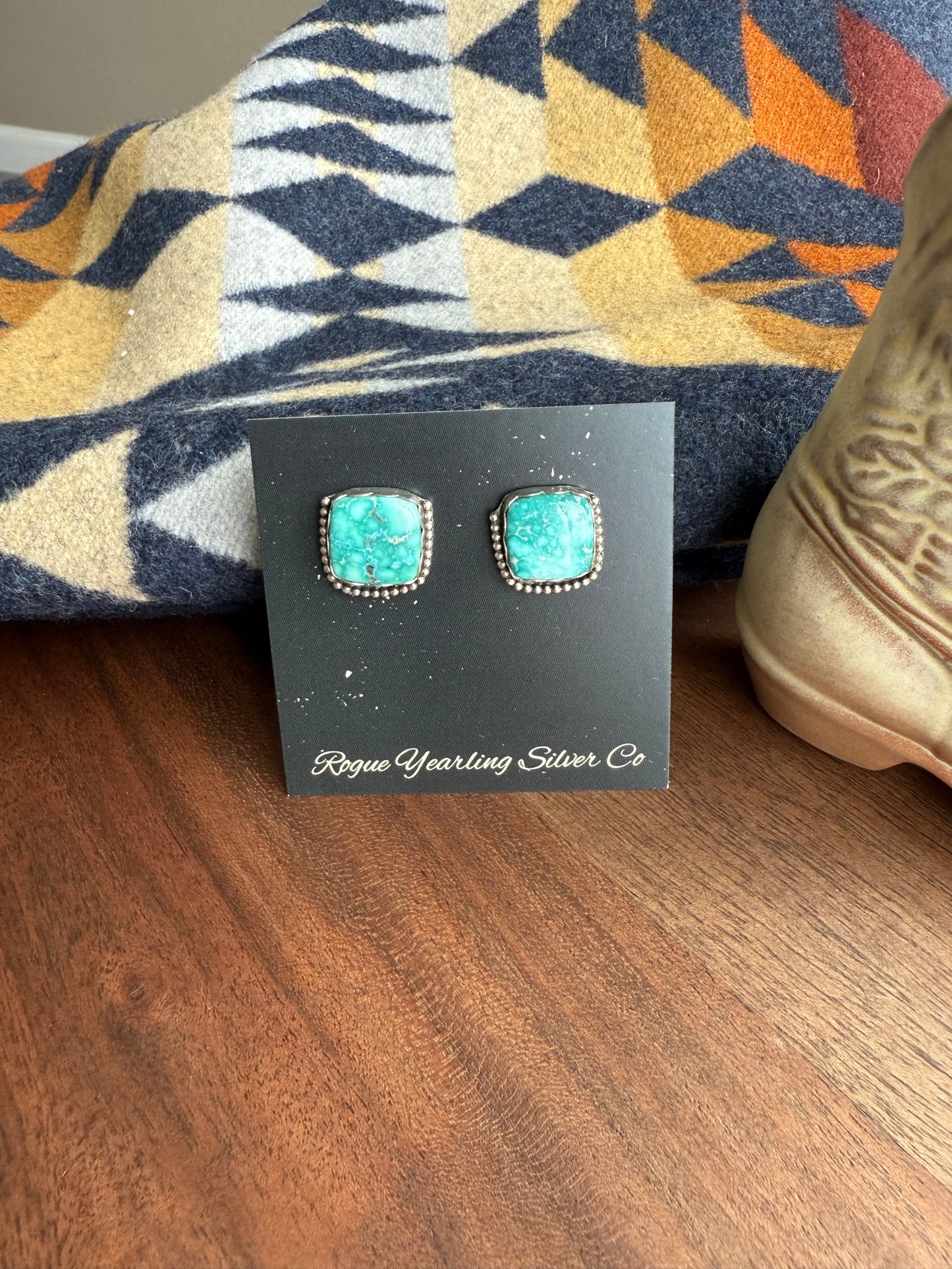 White Water Stud earrings